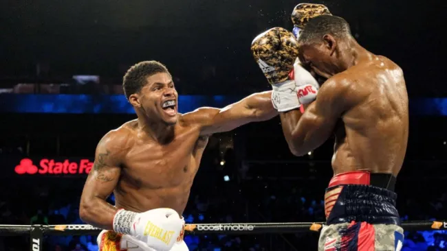 Shakur Stevenson conectando a Jamel Herring