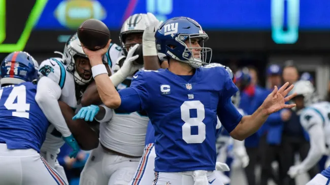 Daniel Jones en victoria frente a Panthers
