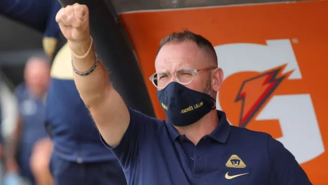 Andrés Lillini en el partido entre Pumas y Xolos