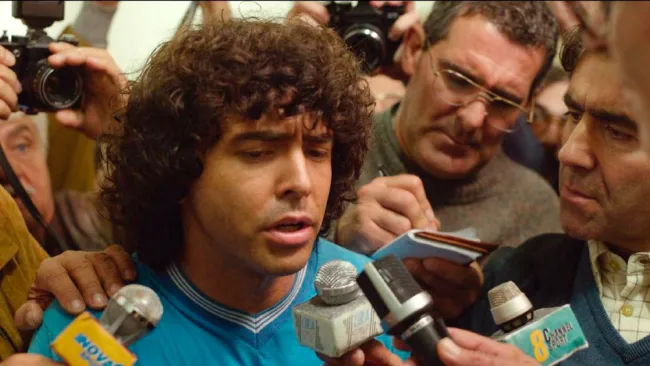 Diego Armando Maradona interpretado por Nazareno Casero