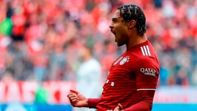 Serge Gnabry en festejo con Bayern Munich