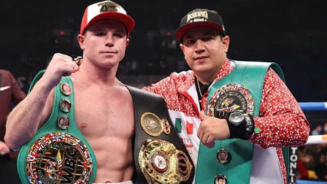 Canelo y Eddy Reynoso tras una pelea en Las Vegas 