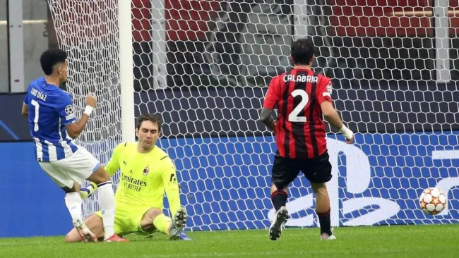 Luis Díaz del Porto anota al Milan en Champions