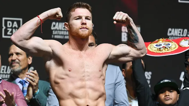 Saúl 'Canelo' Álvarez en ceremonia de pesaje