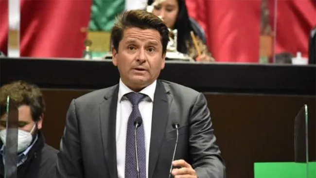 Cuauhtémoc Ochoa en una sesión 