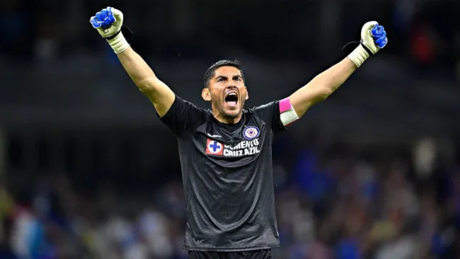 Jesús Corona, en un partido del Cruz Azul