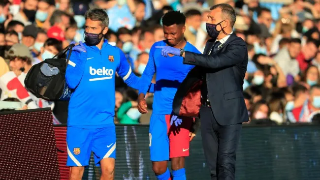 Ansu Fati sale lesionado en partido con el Barcelona