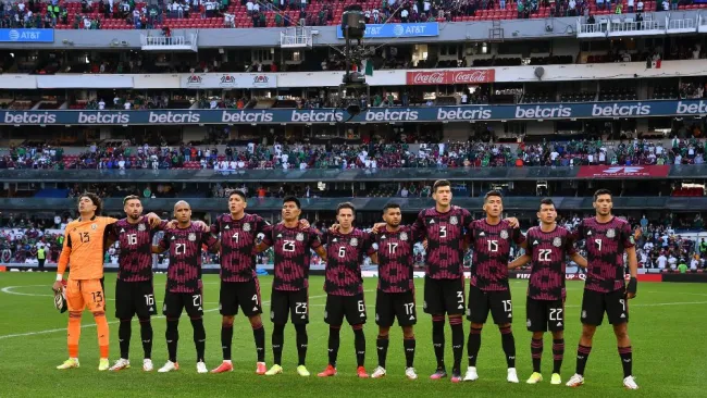 Selección Mexicana previo a un partido en el Azteca