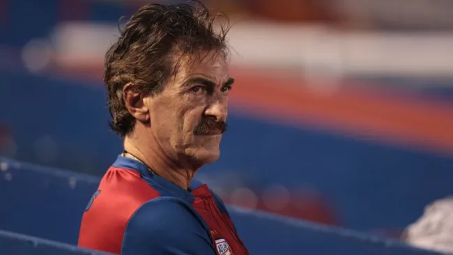 Ricardo La Volpe en un entrenamiento del Atlante