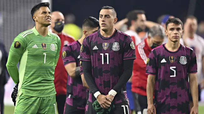 Jugadores de México tras la derrota vs Estados Unidos en Copa Oro
