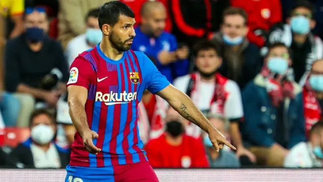 Sergio Agüero jugando con el Barcelona