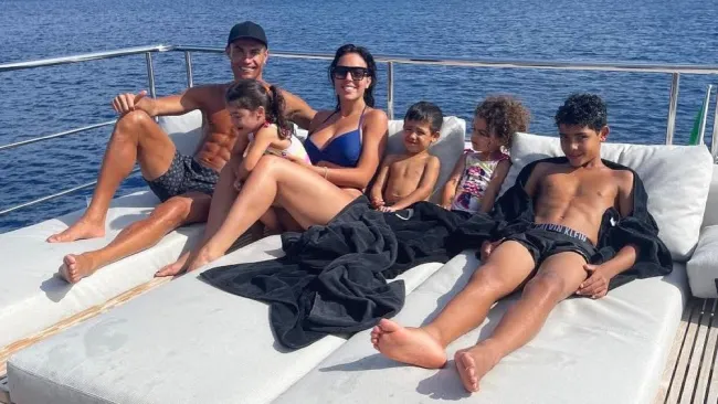 Cristiano Ronaldo junto a su familia de vacaciones