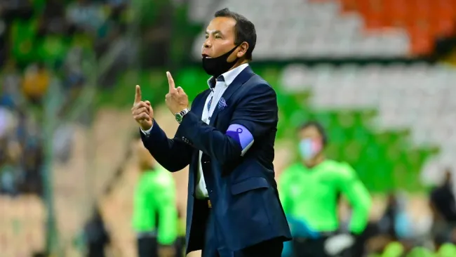 Profe Cruz en su paso por Necaxa