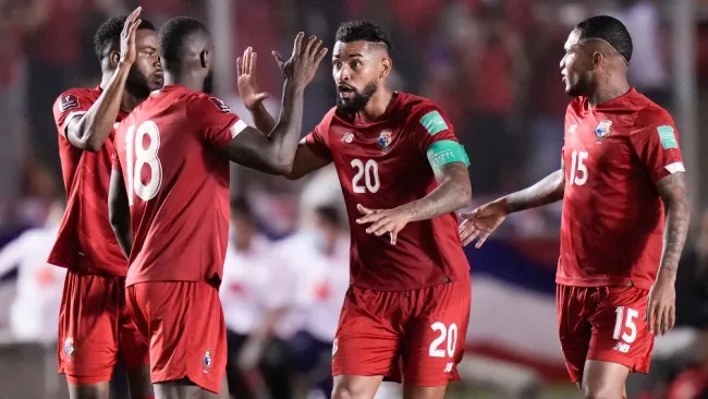 Jugadores de Panamá celebran un tanto