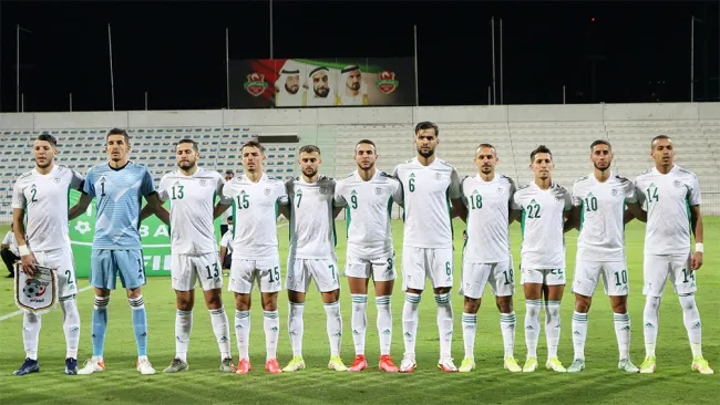 Jugadores de Argelia previo a un partido