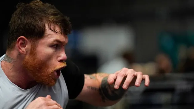 Canelo Álvarez en un entrenamiento