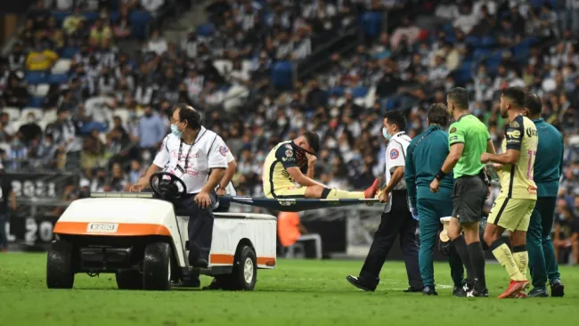 Richard Sánchez sale lesionado de la cancha