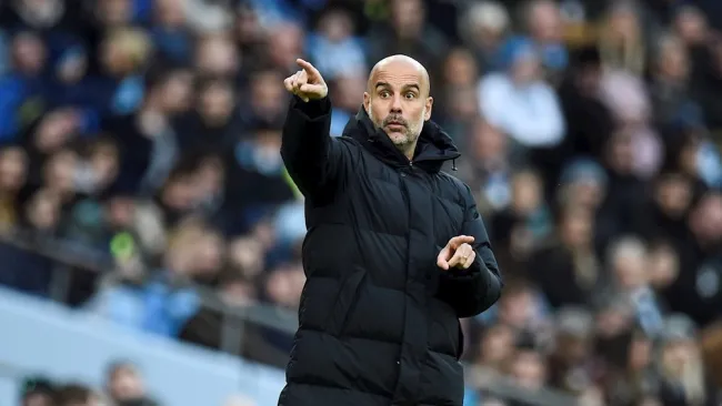Pep Guardiola durante un partido con el City