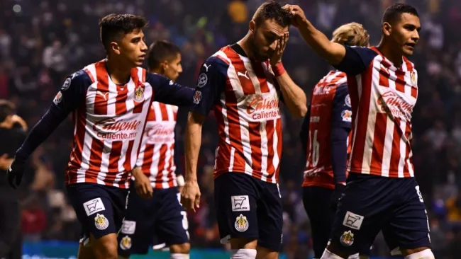 Jugadores de Chivas en lamento