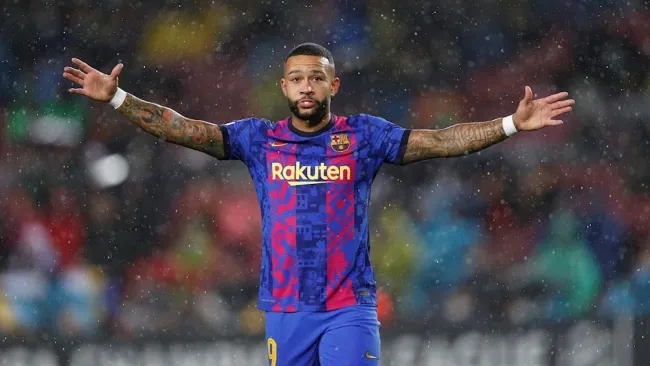 Depay en empate vs Benfica