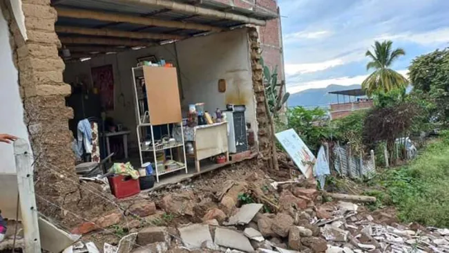 Vivienda afectada tras el fuerte terremoto