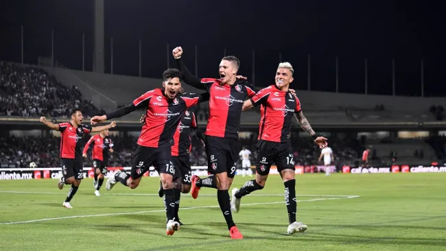 Julio Furch celebra anotación con Atlas frente a Pumas