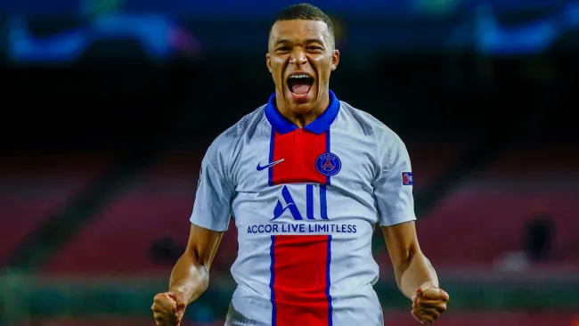 Kylian Mbappé festeja un gol con el PSG