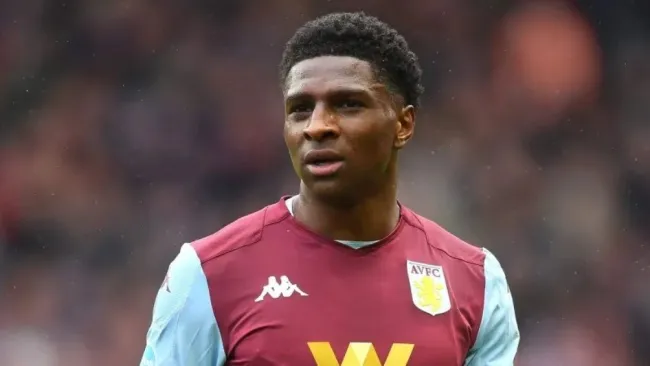 El zaguero del Aston Villa estrelló su auto contra un kínder