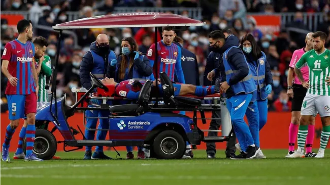 'Gavi' es traslado en el 'carrito de las desgracias' 