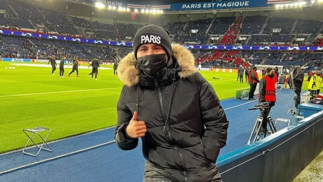 Chofis López en el Parque de los Príncipes viendo jugar al PSG