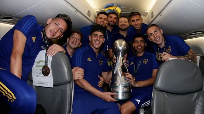 Jugadores de Boca Juniors celebrando con la Copa