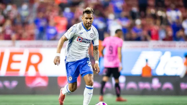 Walter Montoya durante un partido con Cruz Azul