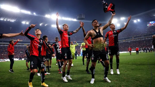 Jugadores del Atlas festejan título de Liga MX