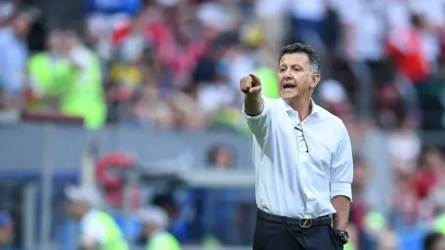 Juan Carlos Osorio durante un partido con México