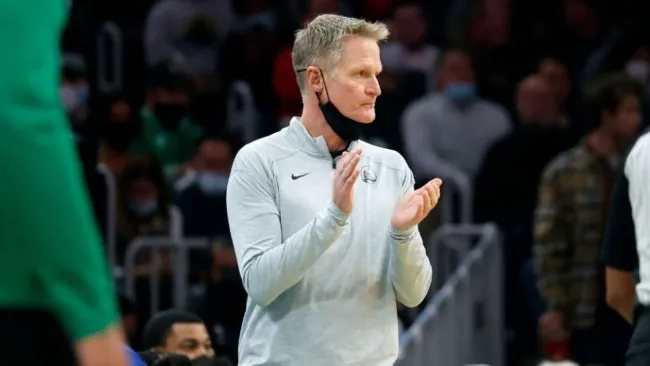 Steve Kerr dirigiendo a Golden State Warriors