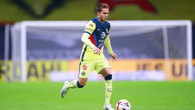 Sebastián Córdova en partido con América