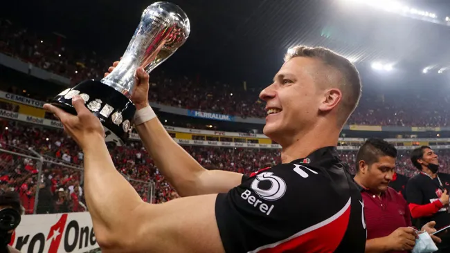 Julio Furch tras ganar el título con Atlas