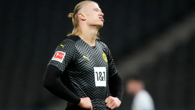 Erling Haaland reacciona durante partido