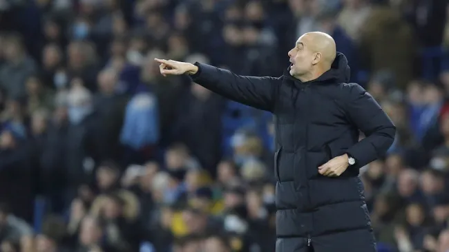 Pep Guardiola durante un partido con el City