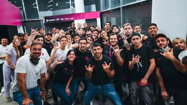 Sergio Agüero y el equipo de KRÜ Esports
