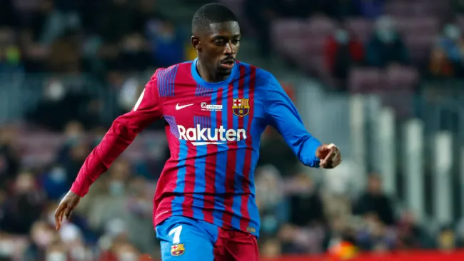 Ousmane Dembélé durante un duelo con el Barcelona 