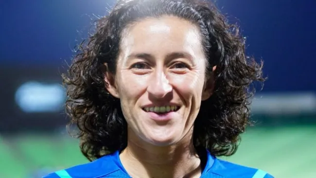 Tania Morales jugando con Chivas Femenil