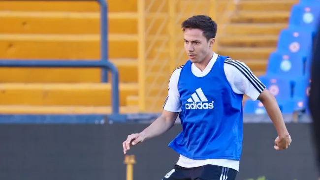 Sebastián Córdova durante un entrenamiento con Tigres