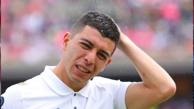 Lira en un partido con Pumas