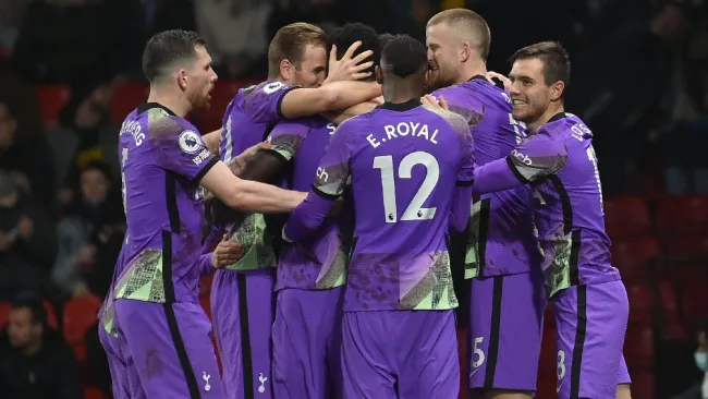 Tottenham celebrando gol de Davinson Sánchez vs Watford