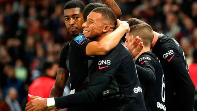 Kylian Mbappé festeja un gol ante el PSG