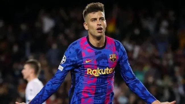 Gerard Piqué jugando con el Barcelona
