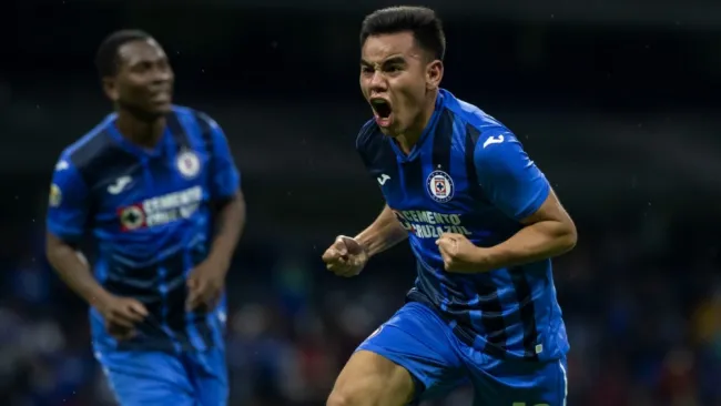 Charly Rodríguez en festejo con Cruz Azul