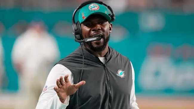 Brian Flores cesado de los Dolphins de Miami
