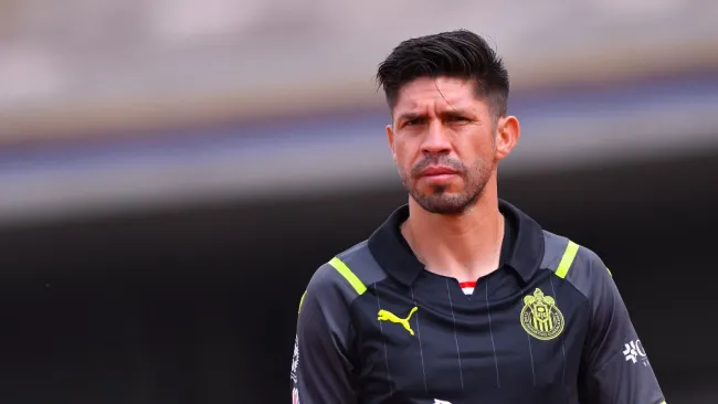 Oribe Peralta en acción con Chivas